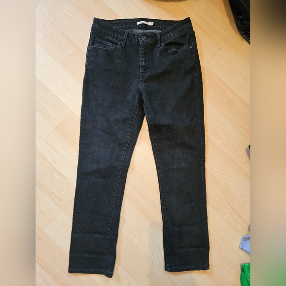 Levis Mid Rise Skinny - Picture 2 of 3